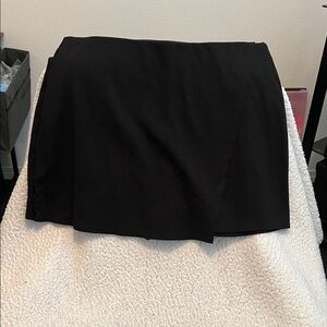 American Eagle black wrap mini skort in Large & in excellent condition